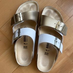 Birkenstocks two toned Arizona sandals. Slightly worn.